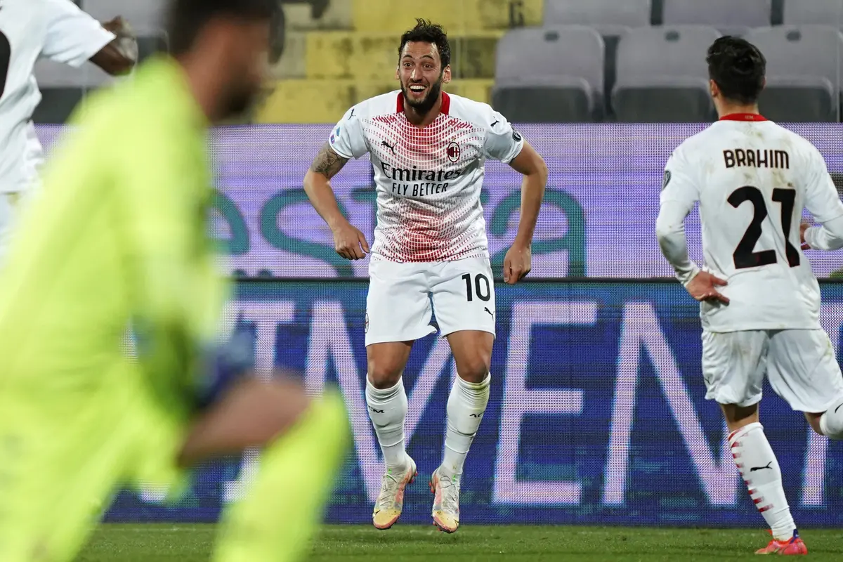 Ibrahimovic Cetak Gol, AC Milan Bekuk Fiorentina 3-2