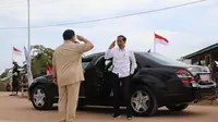 Sambut Jokowi di Merauke, Menhan Prabowo Berikan Pose Hormat Sempurna. (Instagram @prabowo)
