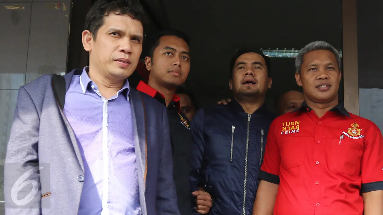 20160220-Tatapan Kosong Saipul Jamil Usai Pemeriksaan Kesehatan di Polda Metro Jaya