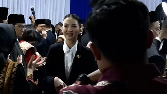Gaya Formal Raline Shah Saat Dilantik Jadi Stafsus Dampingi Menteri Komdigi Meutya Hafid
