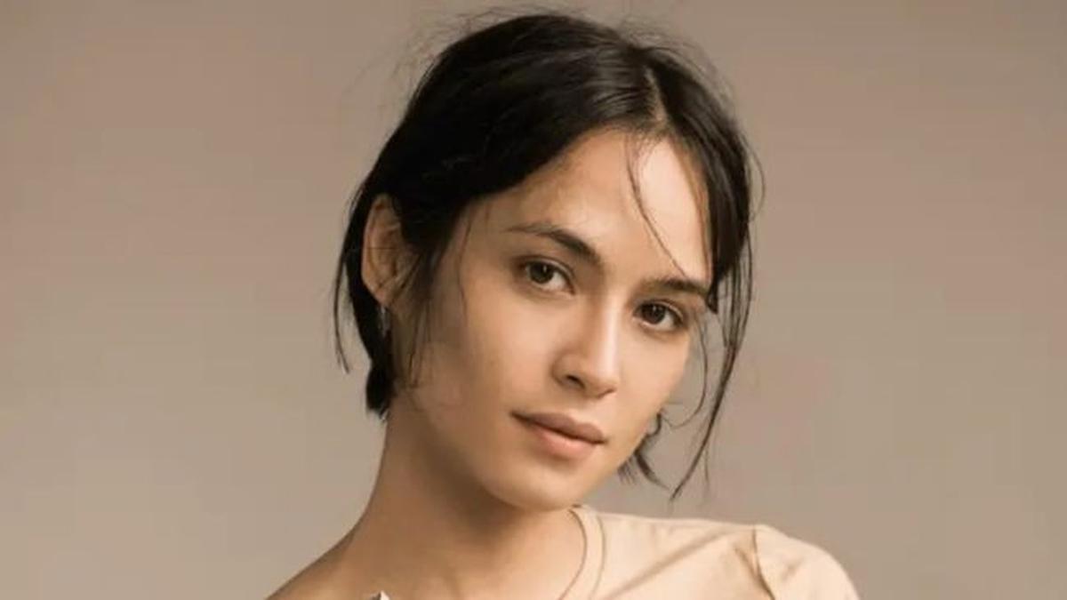 6 Pesona Cantik Marianan Renata, Tampil Glamor ala Supermodel hingga Flawless Tanpa Makeup
