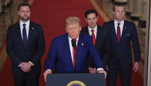 Presiden Donald Trump berpidato dari Gedung Putih, Sabtu (21/6/2025), setelah militer Amerika Serikat menyerang tiga situs program nuklir Iran, yang menandai secara langsung dukungan terhadap Israel. (Dok. Carlos Barria/Pool via AP)