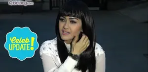 Julia Perez menyikapi ucapan Dewi Perssik secara dewasa. Ia tidak peduli dan tidak mau berkomentar dengan kritik Dewi Perssik soal lagu Aku Rapopo. 