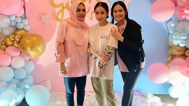 6 Potret Rieta Amilia Bareng Nagita Slavina dan Caca Tengker, Selalu Kompak