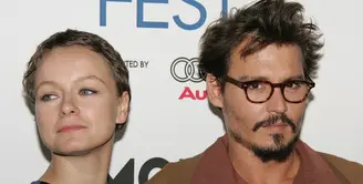 Johnny Depp dan Vanessa Paradise pernah pacaran 14 tahun sebelum berpisah di tahun 2012. Mereka miliki 2 anak yakni, Lily Rose dan Jack. (FRAZER HARRISON / GETTY IMAGES NORTH AMERICA / AFP)