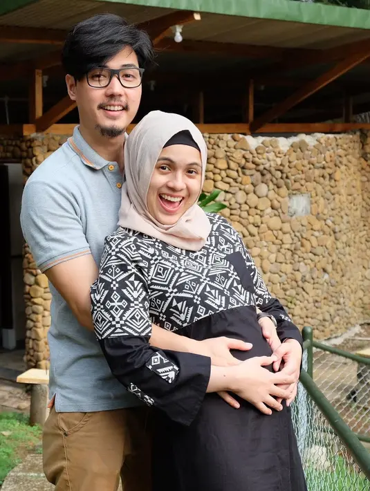 Potret anniversary ke-2 Gina hami anak kedua. Sang anak  lahir pada Maret 2018 dan diberi nama Lembar Putih Trinycta.  [Instagram/missnyctagina]