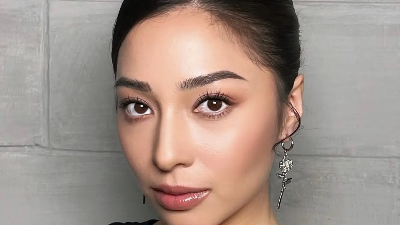 Nikita Willy Tampil dengan Makeup Minimalis Fresh Coral, Flawless dan Elegan
