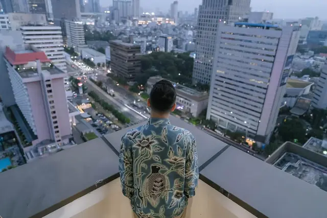 7 Potret kebersamaan Raffi Ahmad dan utusan khusus presiden, tampil kompak pakai batik jelang HUT RI