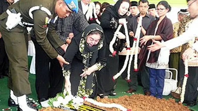 Berita Duka, Istri Almarhum Sudwikatmono Tutup Usia