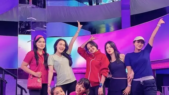 Ririn Ekawati saat Main Sepatu Roda. [@titi_kamall]