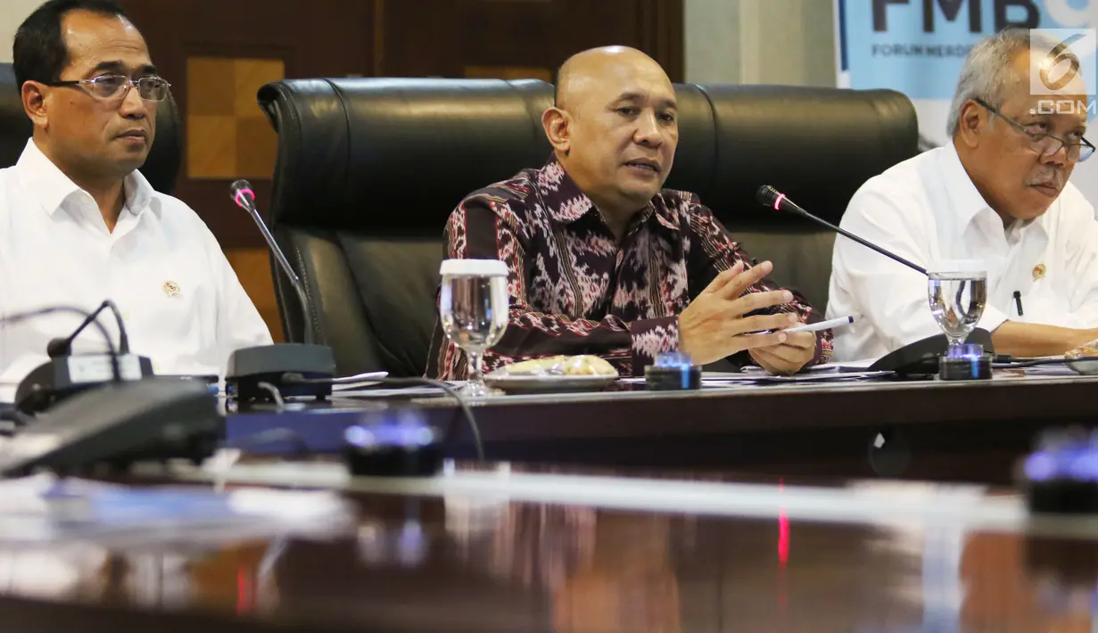 Kepala Staf Kepresidenan Teten Masduki saat menjelaskan hasil Mudik 2017 di Jakarta, Kamis (6/7). Dalam keterangan kepada wartawan pengelolaan mudik tahun 2017, Pemerintah menilai sangat berhasil (Liputan6.com/Angga Yuniar)