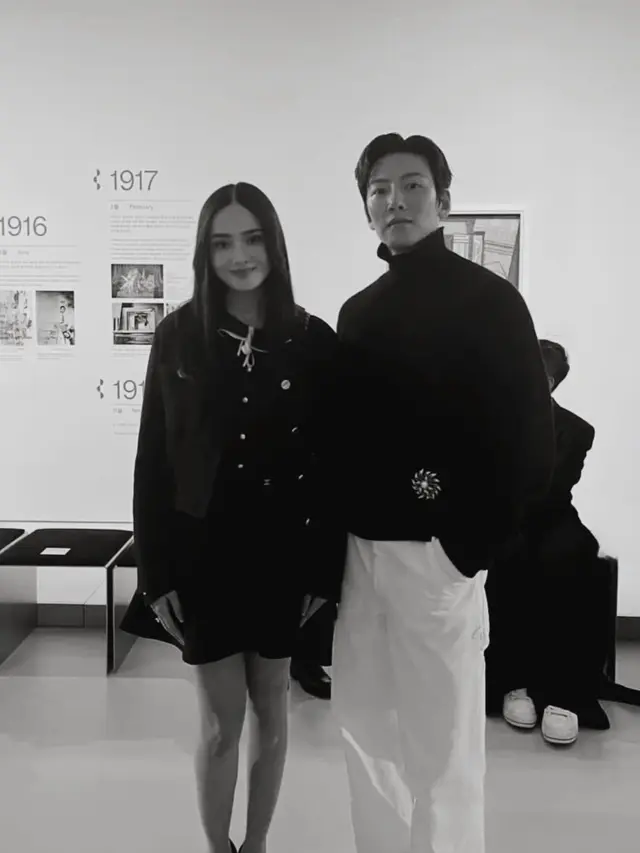 Syifa Hadju di Acara Seoul Chanel 2026 bersama Ji Chang-wook. [@syifahadju]
