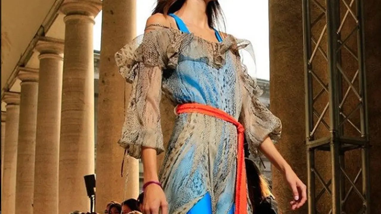 Ide Seru Pakai Warna Elektrik dari Milan Fashion Week 2019