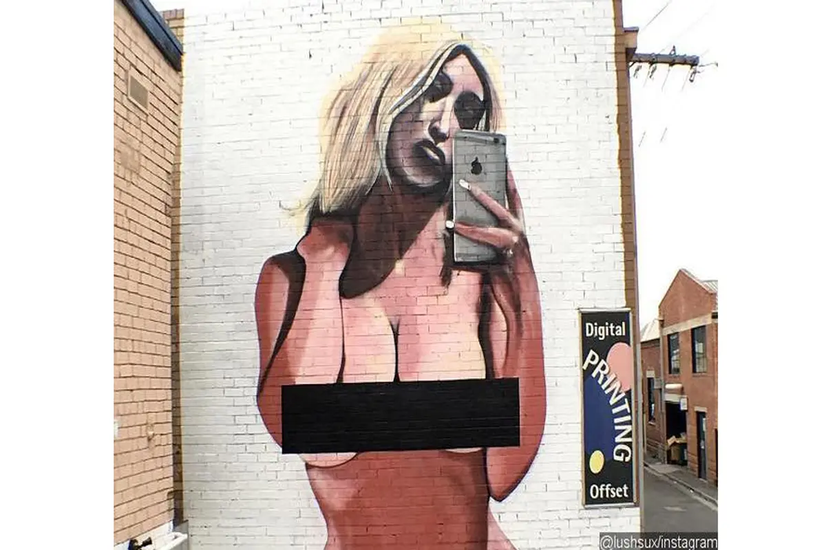 Selfie Telanjang, Kim Kardashian Disebut Pelacur di Australia