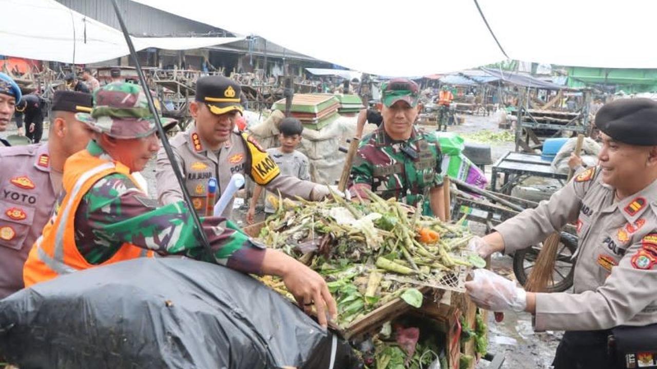 TNI-Polri Bersih Pasar Babakan: Wujudkan Gerakan Indonesia Asri di Tangerang