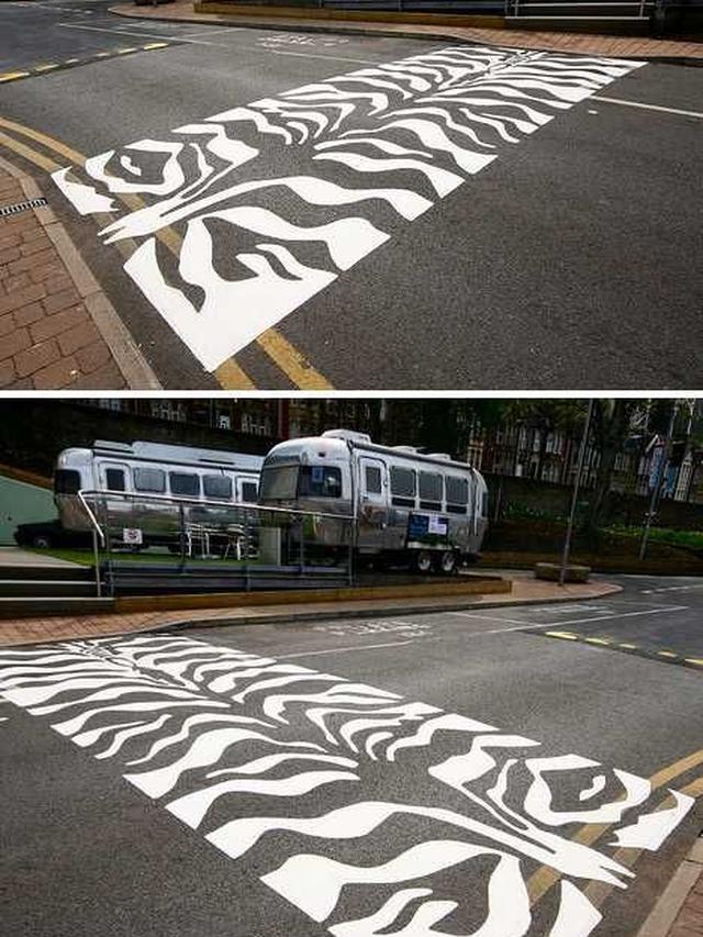 6 Potret Zebra Cross Anti-Mainstream, Tidak Hanya Garis Putih