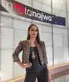Jika ingin menggunakan batik dengan cara yang modis dan modern, maka crop blazer batik adalah jawabannya. (instagram/claurakiehl)