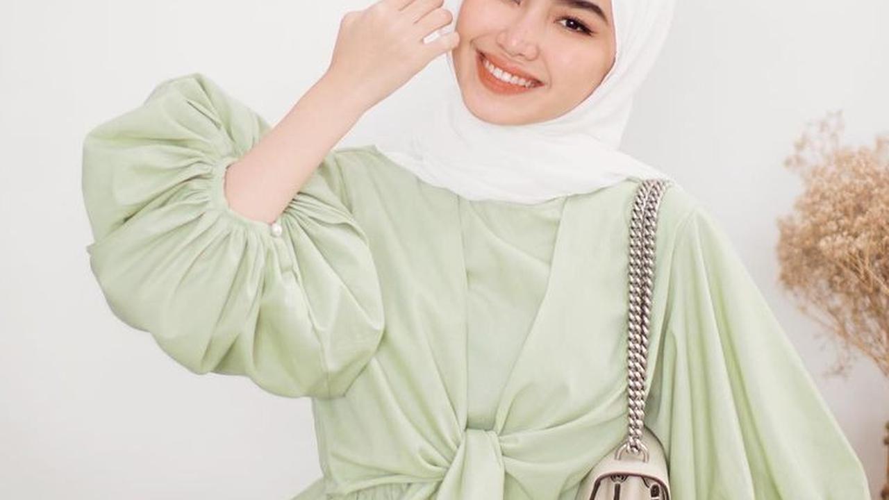 10 Rekomendasi Model Gamis Lebaran 2024 Terbaru, Bikin Makin Cantik!