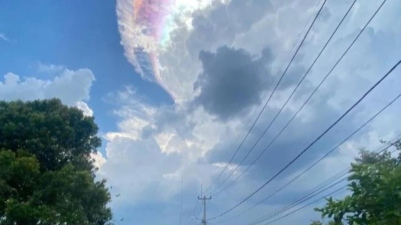 Langit Jonggol Mendadak Berwarna, Awan Mirip Pelangi Bikin Warga Takjub