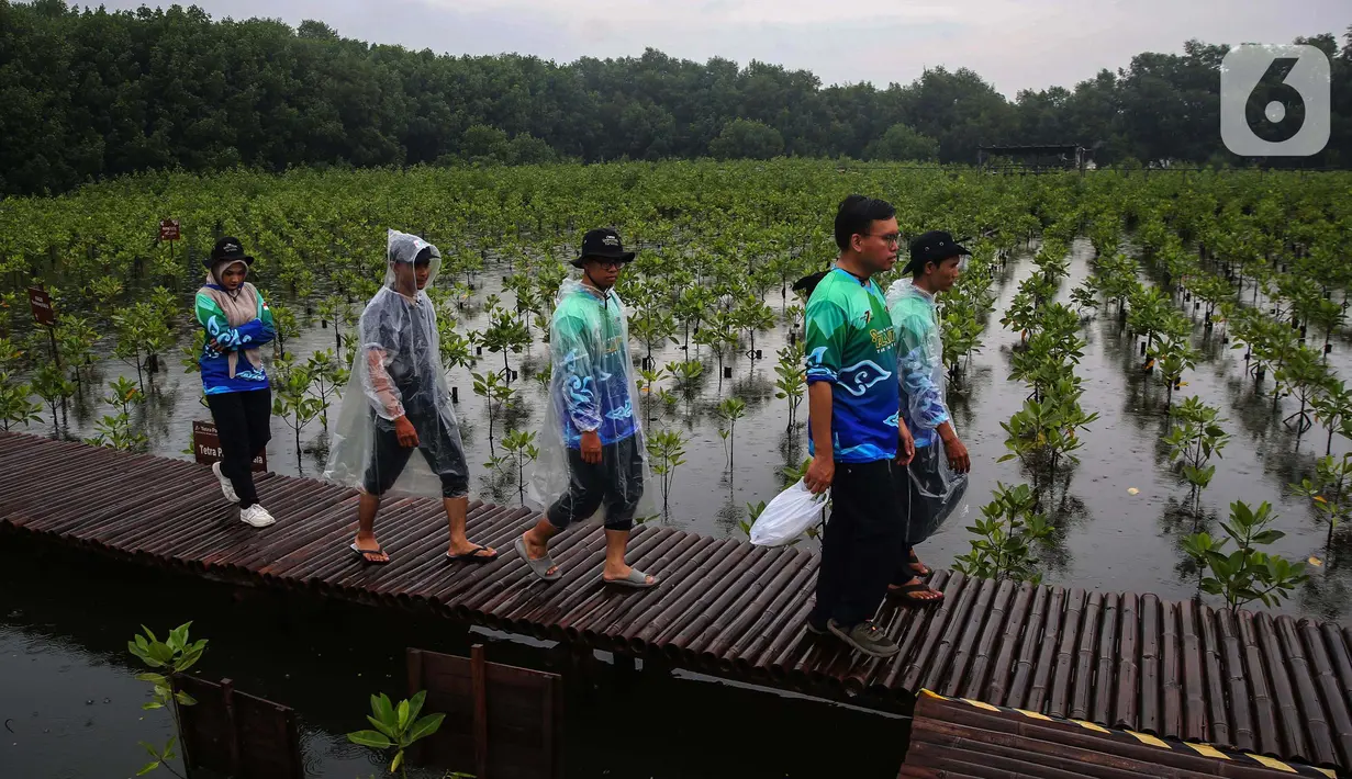 Melalui kegiatan ini Badan Pengelola Keuangan Haji (BPKH) berharap bisa menanam kesadaran di hati semua pihak untuk terus menjaga alam dan berkontribusi bagi masa depan yang lebih baik. (Liputan6.com/Angga Yuniar)