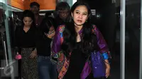 Terdakwa kasus korupsi proyek Kementerian PUPR, Damayanti Wisnu Putranti, usai menjalani sidang perdana di Pengadilan Tipikor, Jakarta, Rabu (8/6). Sidang mengagendakan pembacaan dakwaan oleh Jaksa Penuntut Umum KPK. (Liputan6.com/Helmi Afandi)