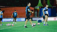 BRI Super League: PSIM Tantang Juru Kunci Semen Padang, Jean-Paul van Gastel Akui Persiapan Tak Ideal