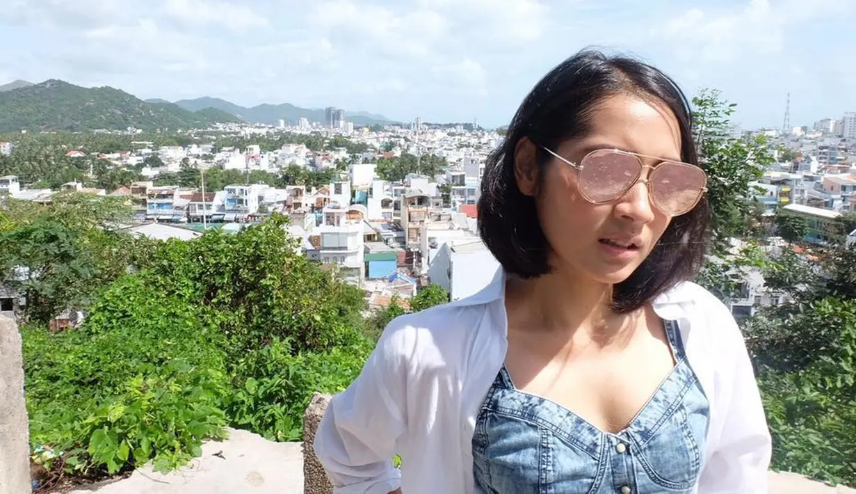 Selain piawai dalam dunia akting, paras cantik Niken kerap mendapat pujian dari para penggemarnya. Pasalnya Niken sering tampil cantik tanpa harus bergaya berlebihan dan glamor. (Liputan6.com/IG/@nikenanjanii)