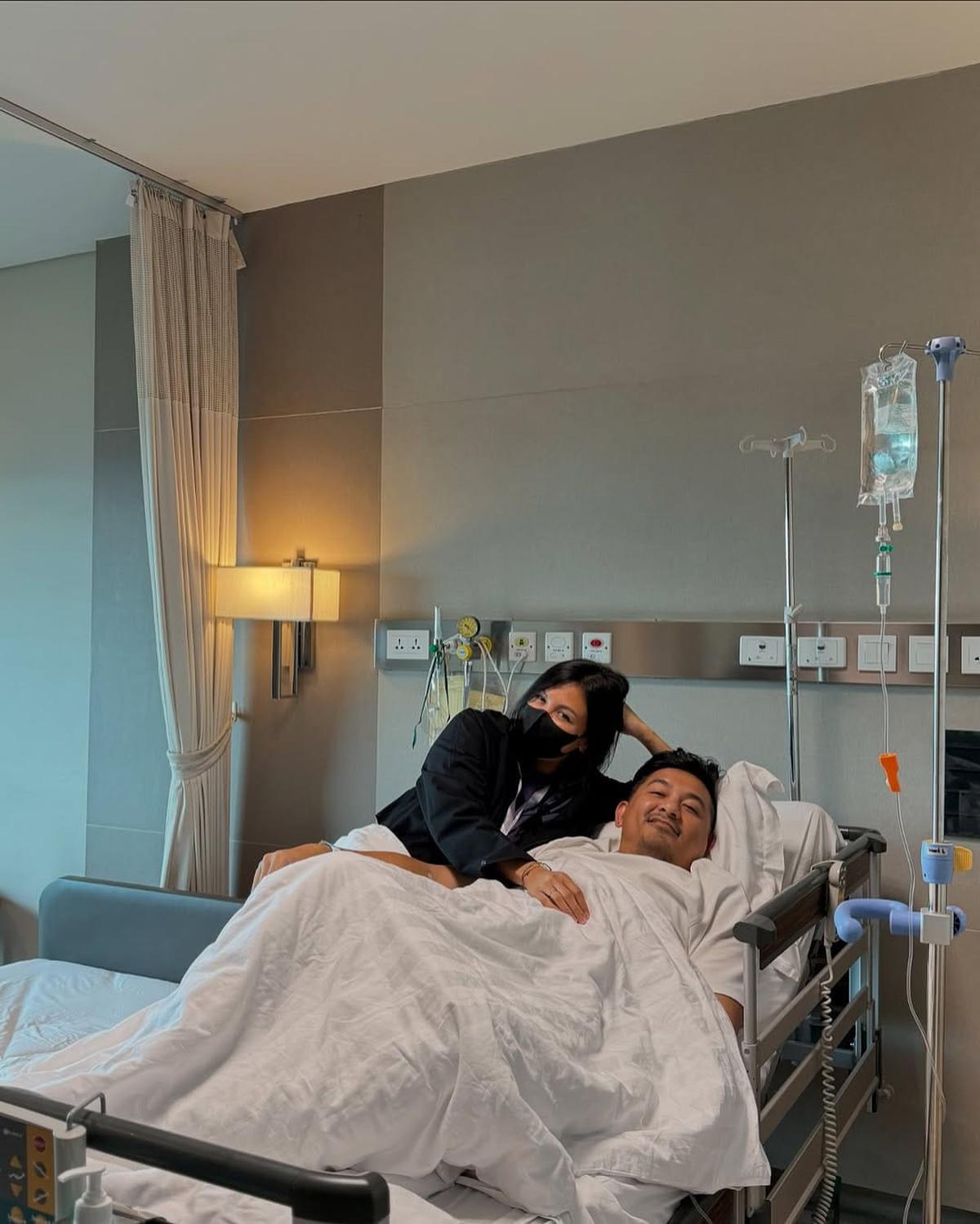 Potret Sharena Temani Ryan Delon yang Harus Dirawat di Rumah Sakit: Sakit Itu Engga Enak Ya Guys
