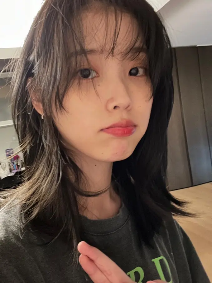 5 Inspirasi Model Rambut Sebahu Ala Selebriti Tahun 2022, Ada IU dengan Potongan Wolf Cut