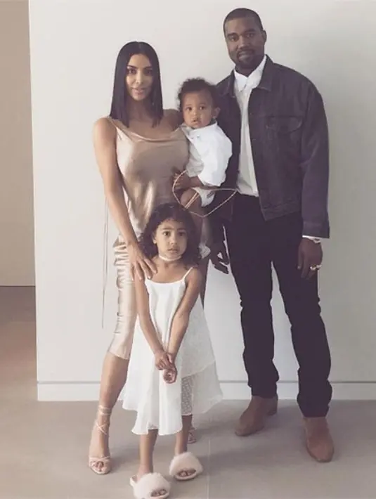 Nah ini ketika keluarga Kardashian-West merayakan Paskah di tahun 2017! (instagram/kimkardashian)