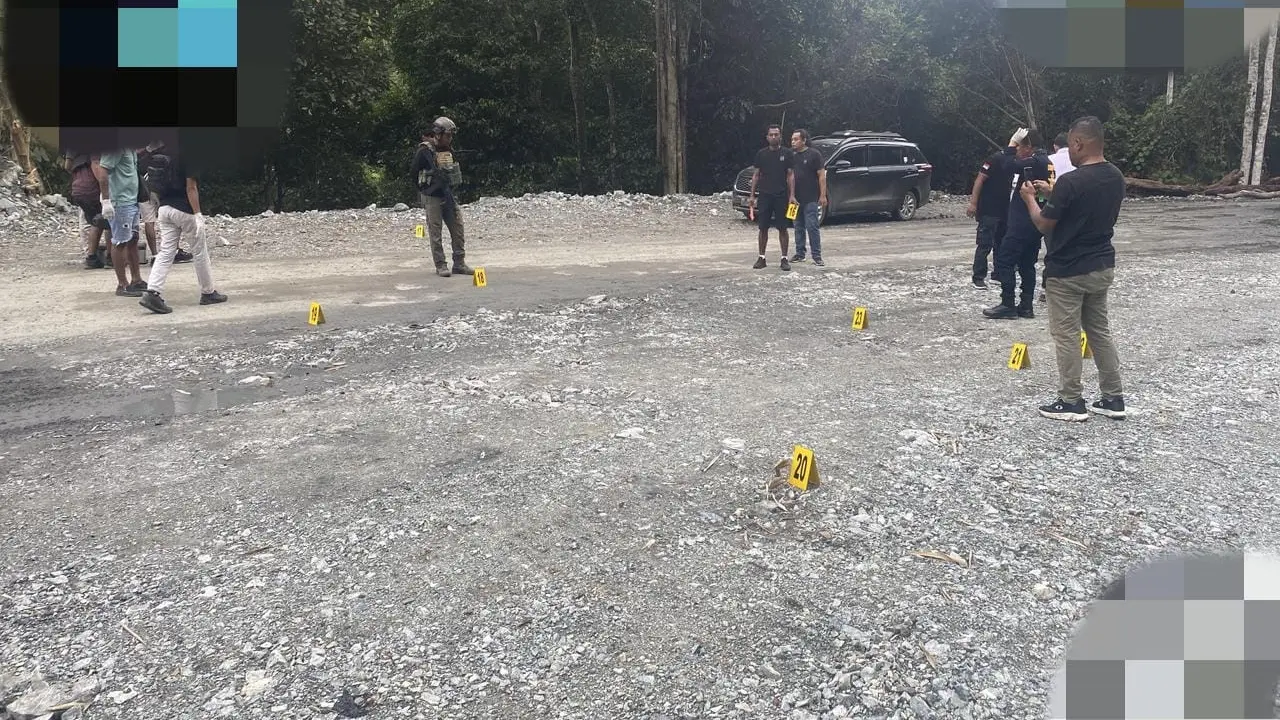 Olah TKP Penembakan Dua Polisi oleh KKB di Nabire