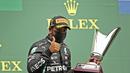 Tepat 15 November 2020 menjadi hari bersejarah bagi pembalap Mercedes, Lewis Hamilton. Pria asal Stevenage, Inggris, itu berhasil menyabet gelar juara dunia F1 untuk kali ketujuh di GP Turki. (AP Photo/Francisco Seco, Pool)