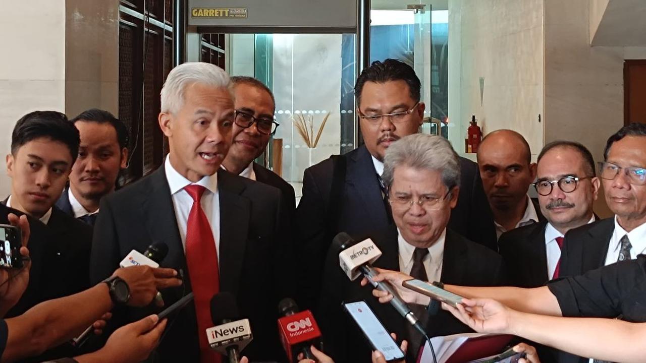 VIDEO: TPN Ganjar Minta Jokowi Dihadirkan di Sidang Sengketa Pemilu 2024: Itu Sangat Ideal