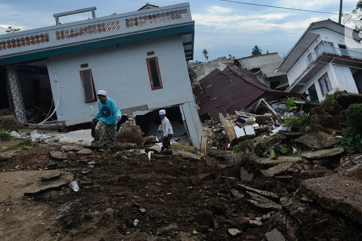 potret santri yang masih bertahan pascagempa Cianjur
