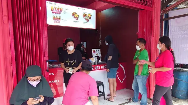 GabbaGabba, sebuah jajanan kekinan berkonsep ayam goreng tanpa tulang.