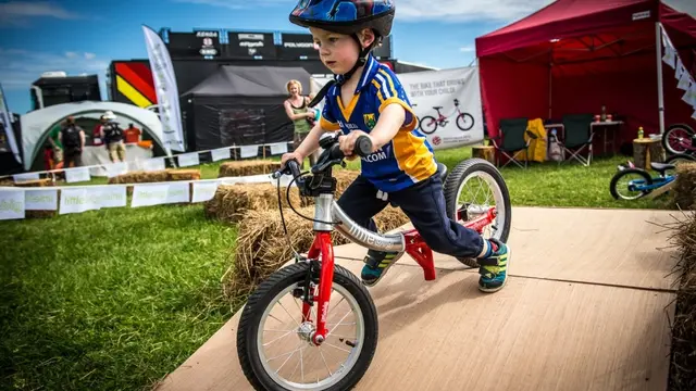 Manfaat Sepeda Tanpa Pedal untuk Tumbuh Kembang Anak
