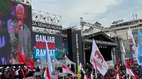 Calon presiden (capres) Ganjar Pranowo dalam di kampanye akbar Simpang Lima Semarang, Jawa Tengah, Sabtu (10/2/2024) (Liputan6.com/Nanda Perdana Putra)