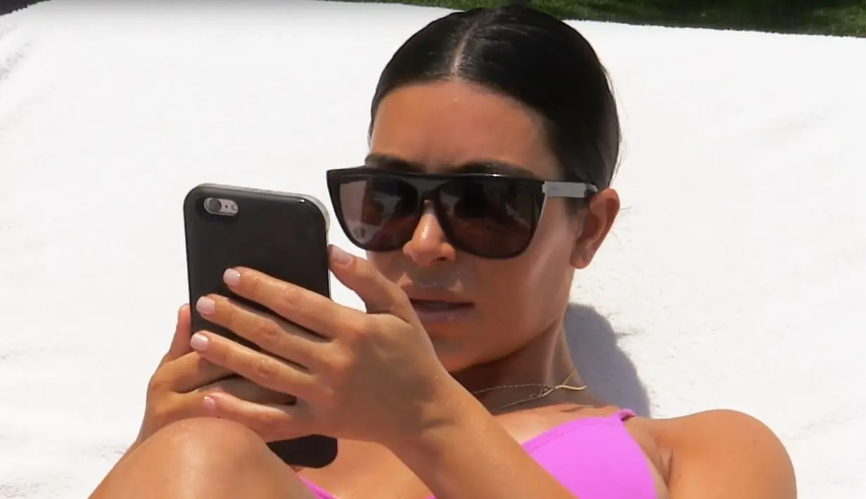 Dilansir dari HollywoodLife, Kim sangatlah geram dengan perlakuan Tristan. (Yahoo News UK)