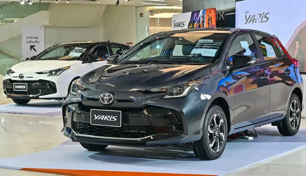 Saudara-saudara seangkatannya seperti Vios, Agya, Avanza, dan Kijang Innova sudah berganti generasi dengan platform terbaru TNGA. Toyota Yaris masih belum mengikuti jejak mereka, Toyota terlihat masih sangat yakin dengan Toyota Yaris sehingga tidak menyegerakan generasi selanjutnya dari mobil ini. (Source: paultan.org)