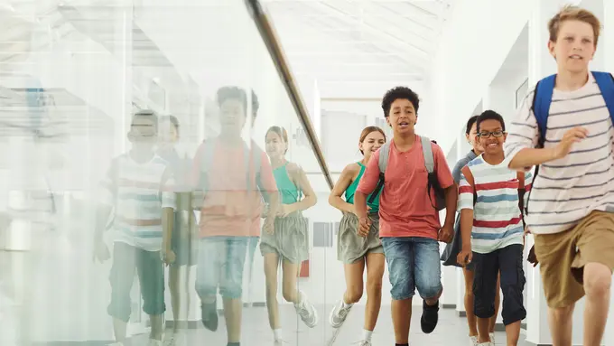 Anak Pulang Sekolah Bau Keringat? Begini Cara Mengatasinya