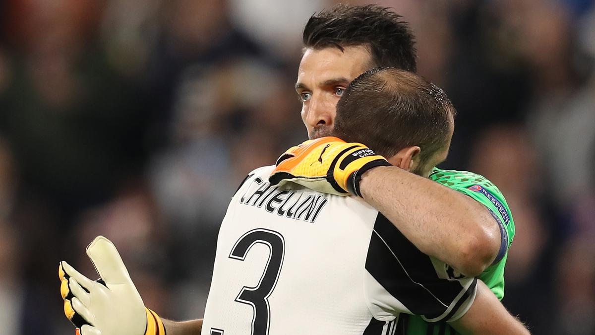 Juventus Perpanjang Kontrak Buffon dan Chiellini Hingga 2021