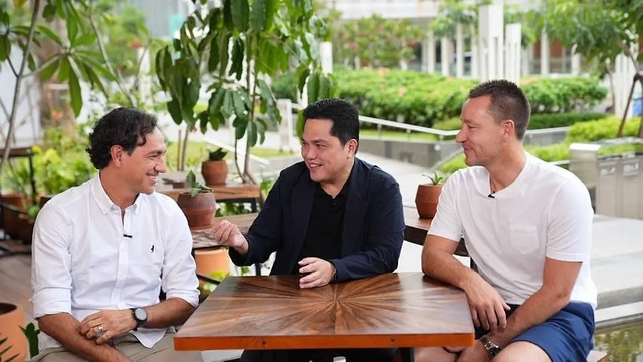 Erick Thohir bersama John Terry dan Alessandro Nesta