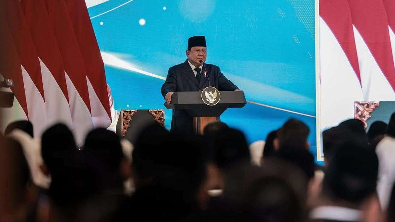 VIDEO: Momen Prabowo Gebrak-Gebrak Podium Usai Naikkan Gaji Hakim "Saya Monitor Terus ..."
