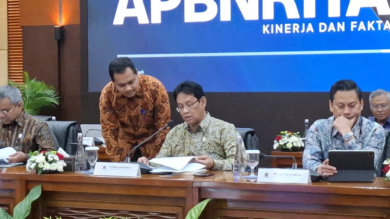 Menteri Keuangan Purbaya Yudhi Sadewa dalam Konferensi Pers APBN Kita, di Kantor Kemenkeu, Jakarta, Kamis (8/1/2026). (Liputan6.com/Arief)