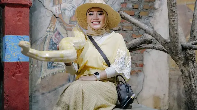 10 OOTD ke Kebun Binatang ala Artis, dari Natasha Wilona hingga Aurel Hermansyah