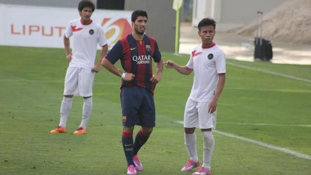 Luis Suarez saat membela Barcelona B Vs Timnas U-19 Indonesia