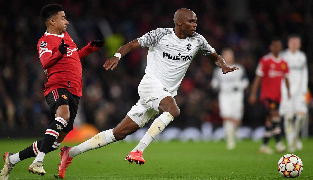 Jesse Lingard. Gelandang serang yang digosipkan akan hengkang ke Newcastle United ini hampir tampil penuh sebagai starter sebelum digantikan oleh Zidane Iqbal di menit ke-89. Ia juga dinilai gagal menunjukkan kelasnya dengan membuat beberapa sentuhan yang mengecewakan. (AFP/Paul Ellis)