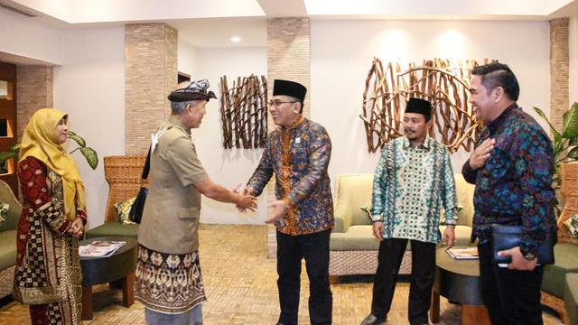 Ketua Umum Pengurus Besar Nahdlatul Ulama (PBNU) KH Yahya Cholil Staquf beserta Panitia Pelaksana Forum Religion Twenty (R20) sudah tiba di Bali pada Jumat (28/10/2022). (Foto: PBNU/Liputan6.com)