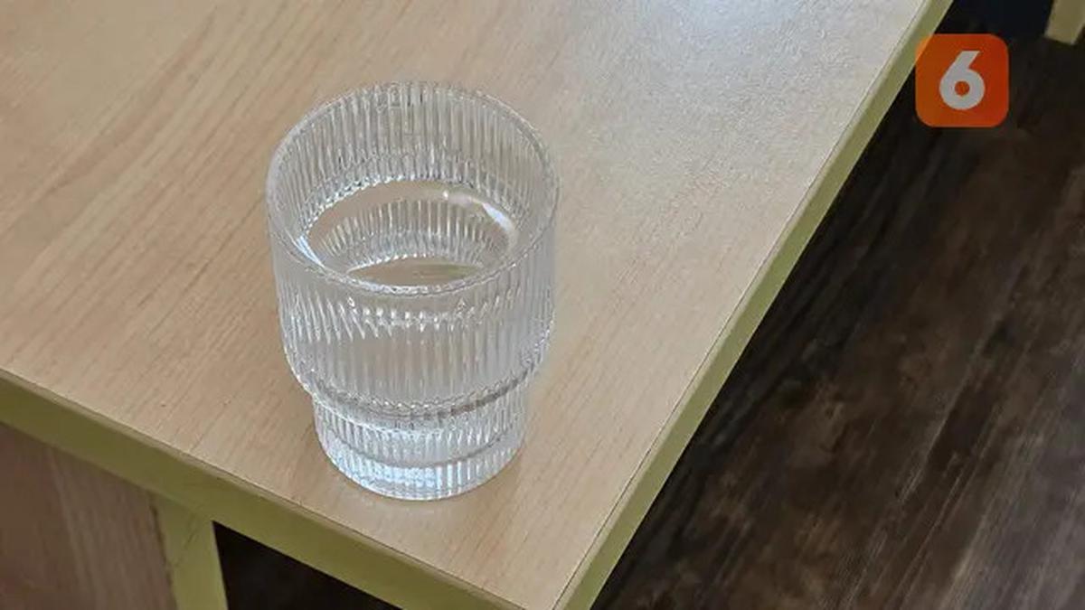 Rutin Minum Air Hangat di Pagi Hari, Cara Ampuh Melunturkan Lemak dan Menurunkan Berat Badan?