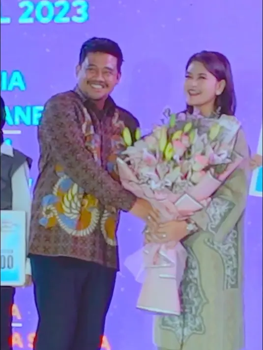 Kahiyang Ayu membagikan cerita bukan untuk pamer. Melainkan untuk memberikan inspirasi. Penampilan baru Kahiyang dengan tubuh langsing dipuji warganet makin cantik. [Instagram/ayanggkahiyang]